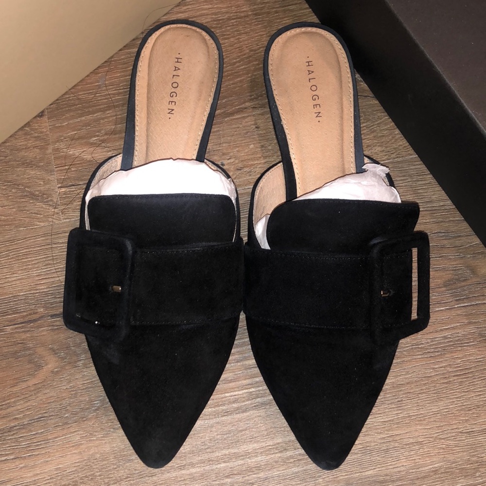 Black dress shoes